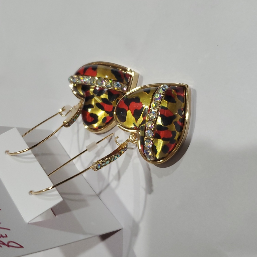 Betsey Johnson gold tone acrylic animal print heart shape pave earrings new - Picture 7 of 10